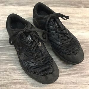 INOV f-Lite 230 Black shoes, size 6. EUC